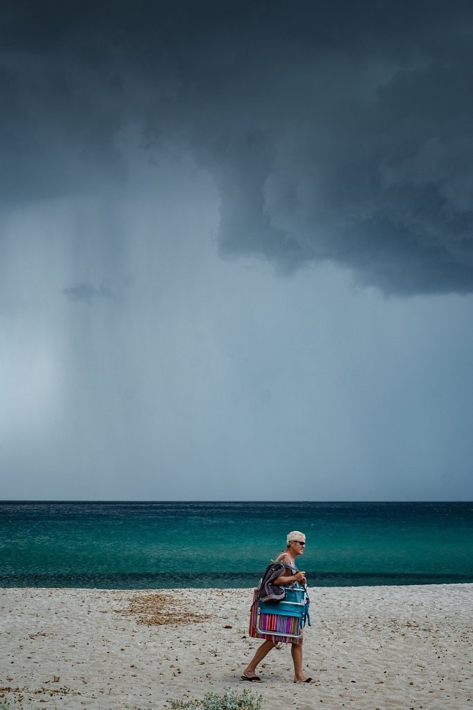 homme-plage-orage-reboot-def-094931.jpg